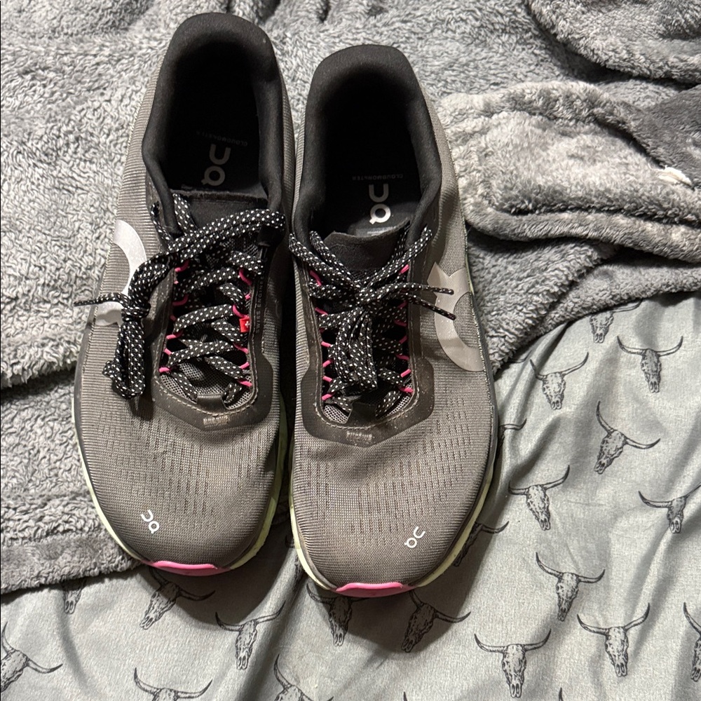 On Running Women's Black and Pink Sneakers